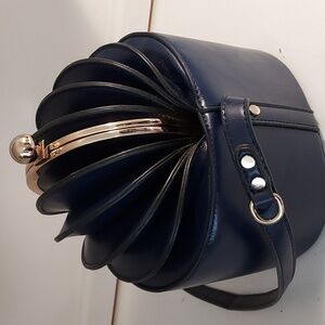 Boutique Accordian barrel Tote